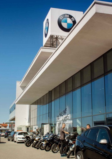 Samochod-Salon-Samochodowy-BMW-MCars-Conrada-ArchiVision-03-ikona