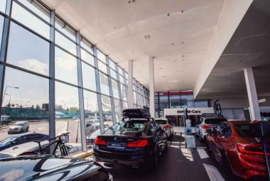 Samochod-Salon-Samochodowy-BMW-MCars-Zakopianka-ArchiVision-02-ikona